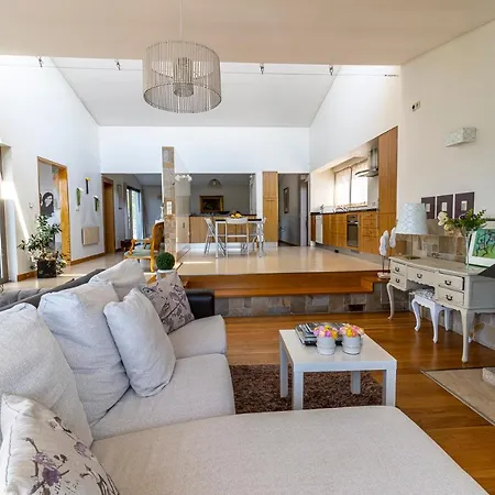 Quintinha Do Miradouro - Casa Completa Com 4 Quartos! * Mesão Frio